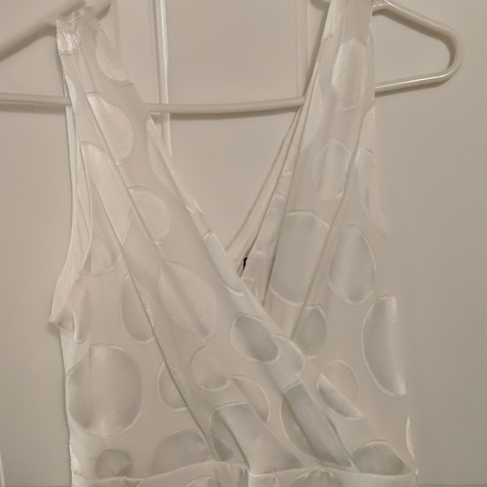 White sleeveless dress